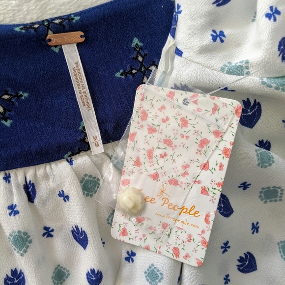 Free People Top Half Wrap V-Neck Long Sleeve Cinched Waist Ivory Blue M NWT - Picture 8 of 8